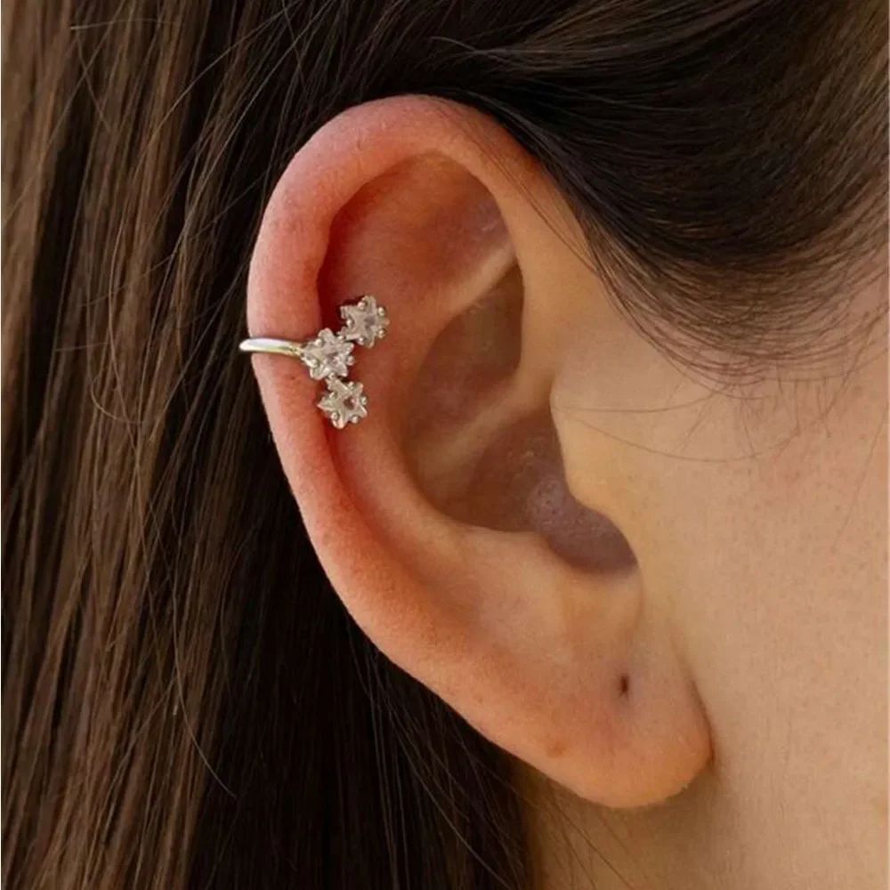 Elegant Silver star cuff N1241